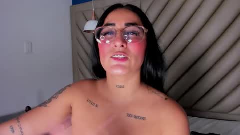 ibbie_ online show from December 5, 1:42 pm