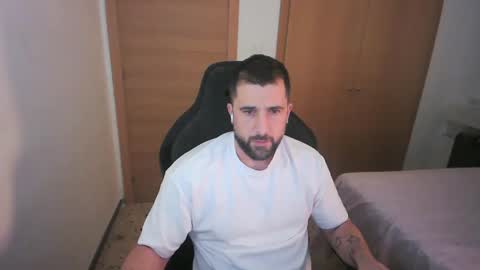 iberian_macho online show from December 14, 12:55 pm