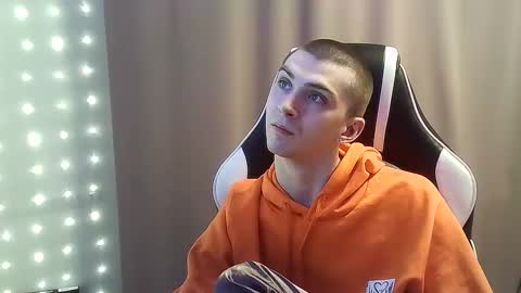 MAX online show from February 12, 6:19 pm