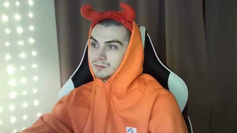 MAX online show from February 7, 3:19 pm