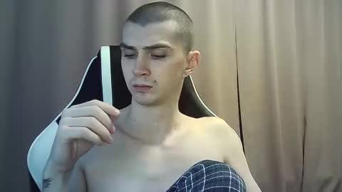 MAX online show from February 3, 5:24 pm