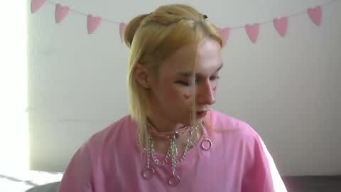 Jade online show from April 15, 1:14 pm