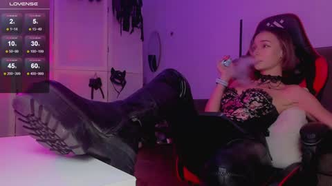 Mary online show from December 18, 5:31 pm