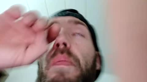 Snapshot of icyfucktoy chatting on December 5, 6:37 am icyfucktoy online show from December 5, 6:37 am