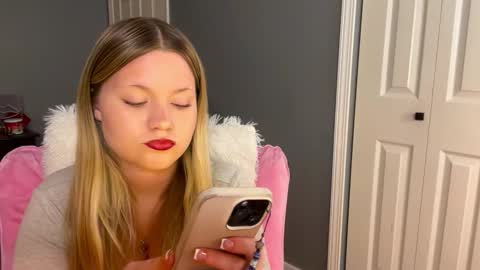 cassie online show from January 6, 9:30 pm