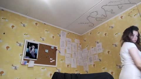 Laura online show from April 5, 5:10 pm