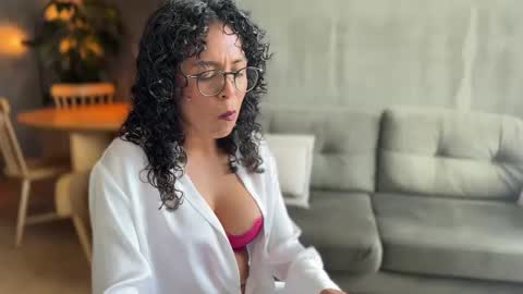 Snapshot of illaroom chatting on September 11, 8:43 pm Kloe online show from September 11, 8:43 pm