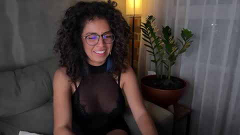 Snapshot of illaroom chatting on February 25, 11:37 pm Kloe online show from February 25, 11:37 pm