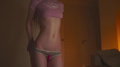 Snapshot of illona_harriss chatting on September 28, 7:56 pm illona_harriss online show from September 28, 7:56 pm