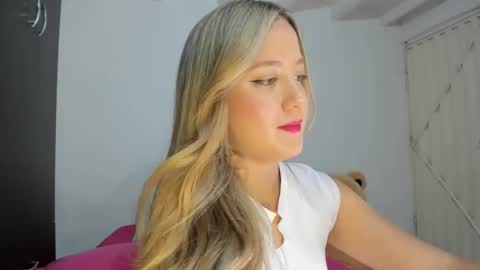 Caro   online show from May 6, 3:56 am