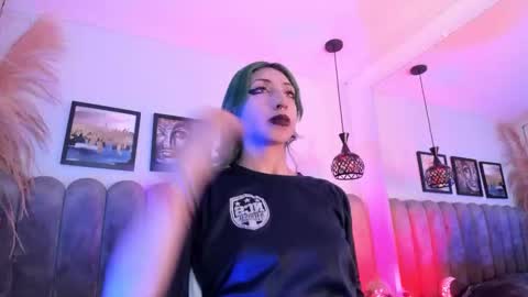  Im Gaia online show from December 18, 12:33 pm