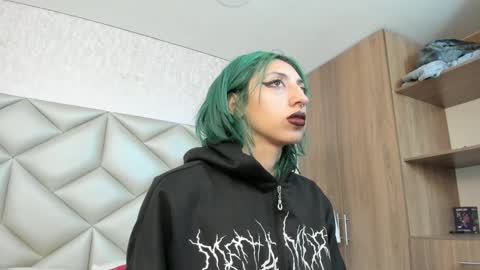  Im Gaia online show from November 24, 12:15 pm