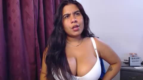 im madissonwell online show from October 26, 4:13 am