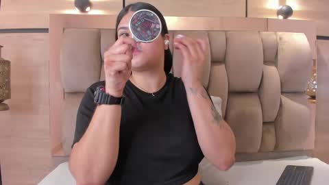 im mou  online show from April 15, 7:58 pm