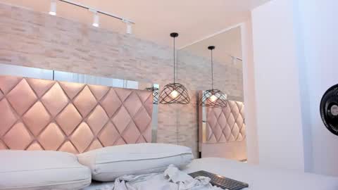 im mou  online show from March 7, 4:11 pm