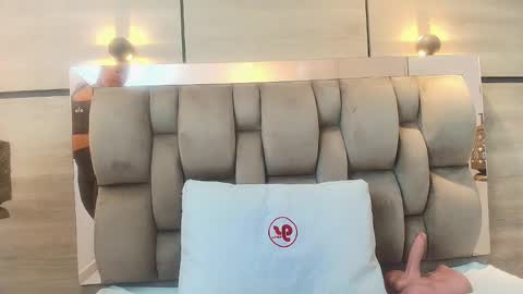 im mou  online show from September 18, 12:53 pm