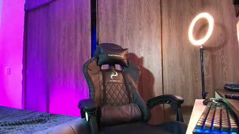 im_usuga online show from March 28, 12:06 pm