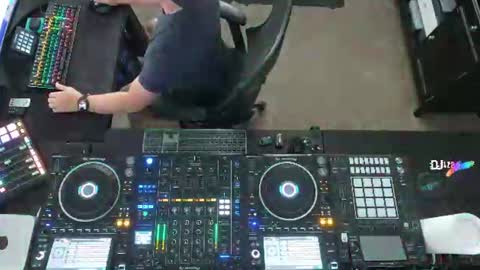DJ Azra online show from June 9, 1:28 am