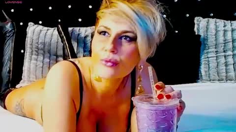 inanna_ishtar1 online show from April 1, 1:41 pm