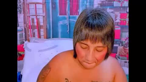 indianroxy27 online show from December 5, 7:00 pm