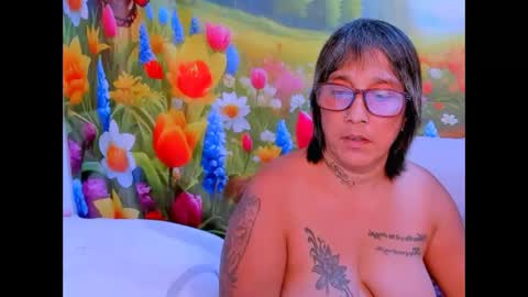 indianroxy27 online show from January 11, 6:19 am