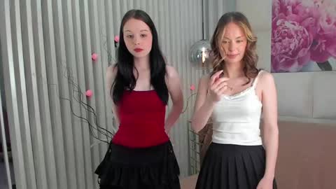 Kim and Sam online show from April 19, 8:04 am