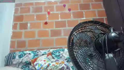 Snapshot of indiraa_channell chatting on January 9, 2:11 am indiraa_channell online show from January 9, 2:11 am
