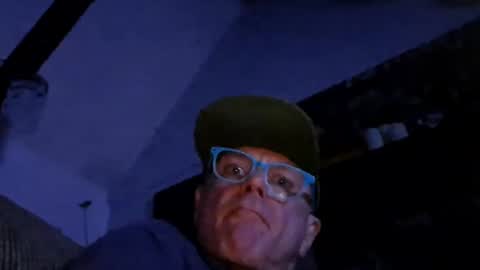 inertiageek9999 online show from September 25, 8:10 am