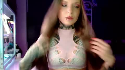 InesDesire online show from March 3, 4:15 pm