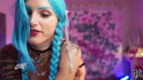 Snapshot of informal_ chatting on October 31, 10:21 pm MAL --- online show from October 31, 10:21 pm