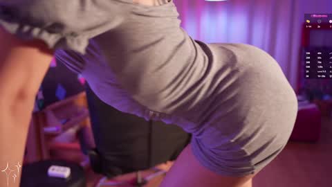 Snapshot of informal_ chatting on February 7, 12:31 am MAL --- online show from February 7, 12:31 am