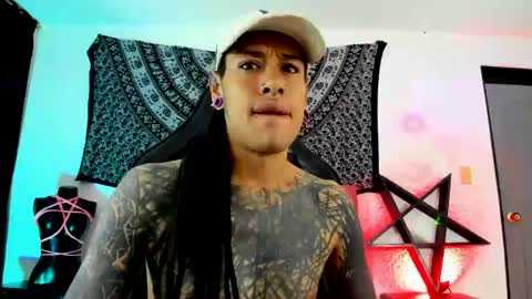 Snapshot of ink_u_buzz chatting on February 2, 4:59 am Dani  online show from February 2, 4:59 am