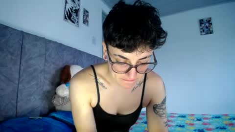 lyan onlyfans n linda online show from April 4, 9:55 pm