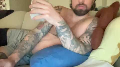 Snapshot of inktyler chatting on February 9, 3:22 am inktyler online show from February 9, 3:22 am