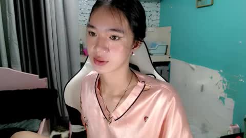 Reign online show from March 12, 8:45 pm