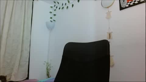 Call me Avri thumps up 666 help pls..Dont forget to smile online show from December 19, 2:56 am