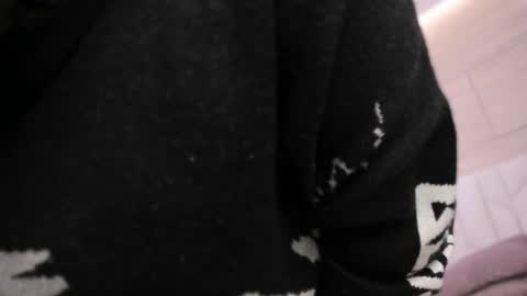 io_chie_ online show from December 5, 4:44 am