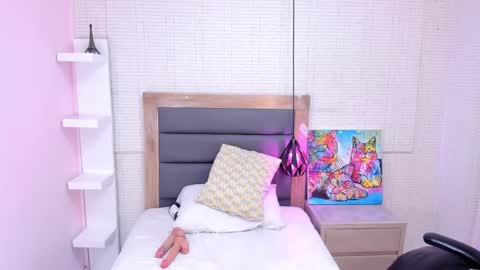  I R E N N E online show from January 7, 5:29 pm