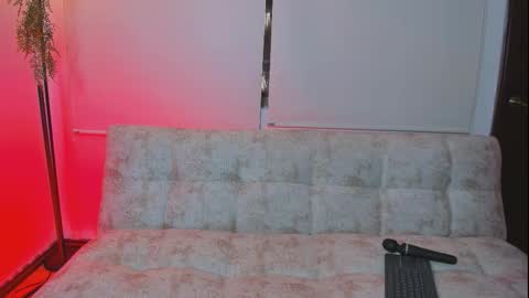    online show from March 25, 9:43 pm