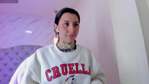 iris_77 online show from October 12, 7:05 pm