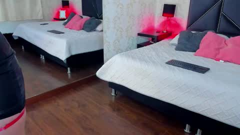 Queen Iris online show from November 18, 5:16 pm