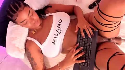 iris_hottt0 online show from December 1, 3:48 am