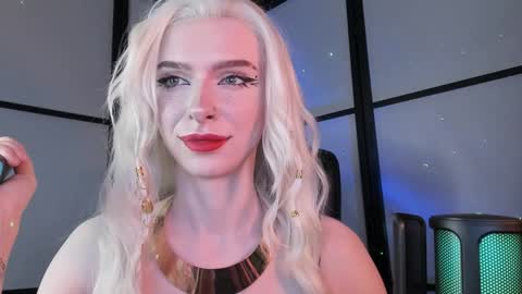 Snapshot of irisice chatting on January 6, 10:47 pm Miss Iris Fansly Miss Iris new inst.  online show from January 6, 10:47 pm