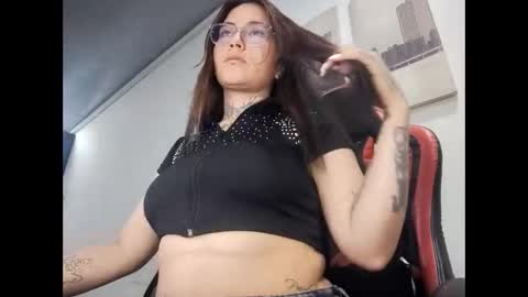 iriss_cardenas online show from April 18, 9:48 pm