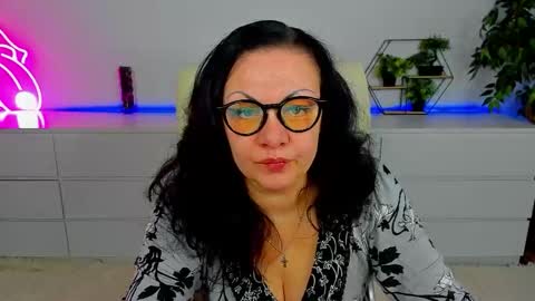 Iris online show from March 18, 6:52 am