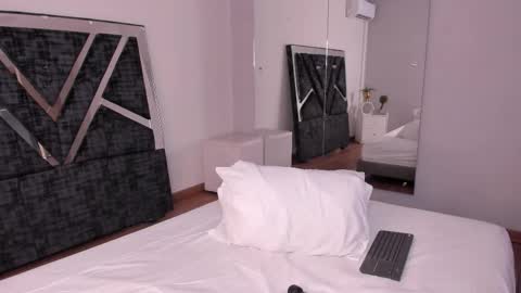 oIssaJonneso online show from January 15, 1:20 pm