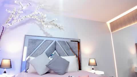 ISA ROUSE  online show from December 2, 4:00 am