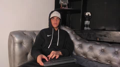 Isaac  online show from November 29, 9:11 pm