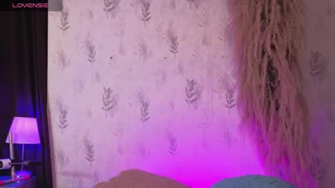 isaac_luxxx online show from April 1, 3:40 am