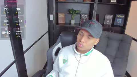 Snapshot of isaacblack_ chatting on October 21, 5:01 am IsaacBlack online show from October 21, 5:01 am